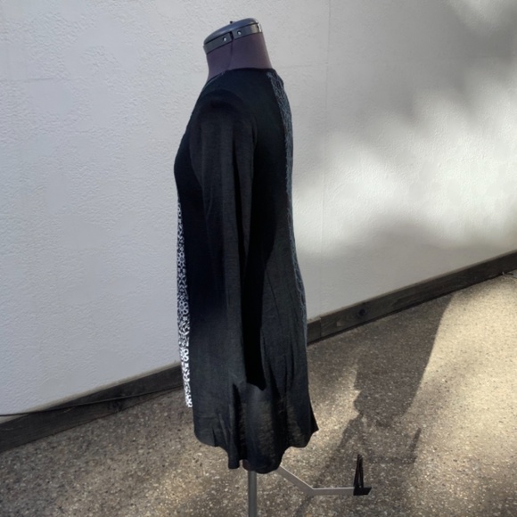 Papillon long sleeve light weight button front size small never worn. - Picture 4 of 6